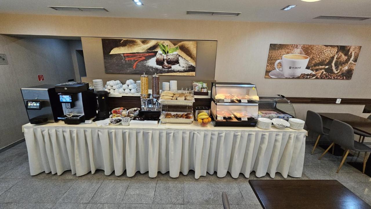 Hotel Blue Bratislava Luaran gambar