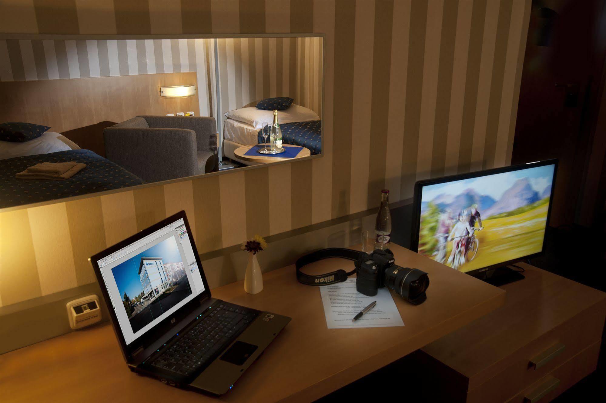 Hotel Blue Bratislava Luaran gambar